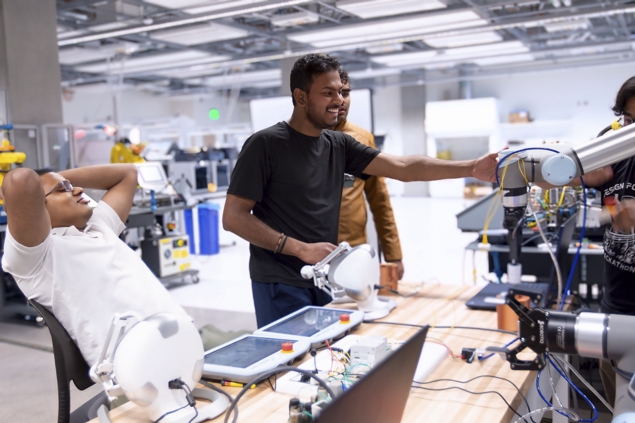 Testing a collaborative robotic arm during the LANL Hackathon